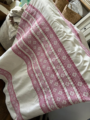 Brocante Gramon - Antique Hungarian/Romanian tablecloth + 10 matching napkins