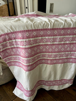 Brocante Gramon - Antique Hungarian/Romanian tablecloth + 10 matching napkins