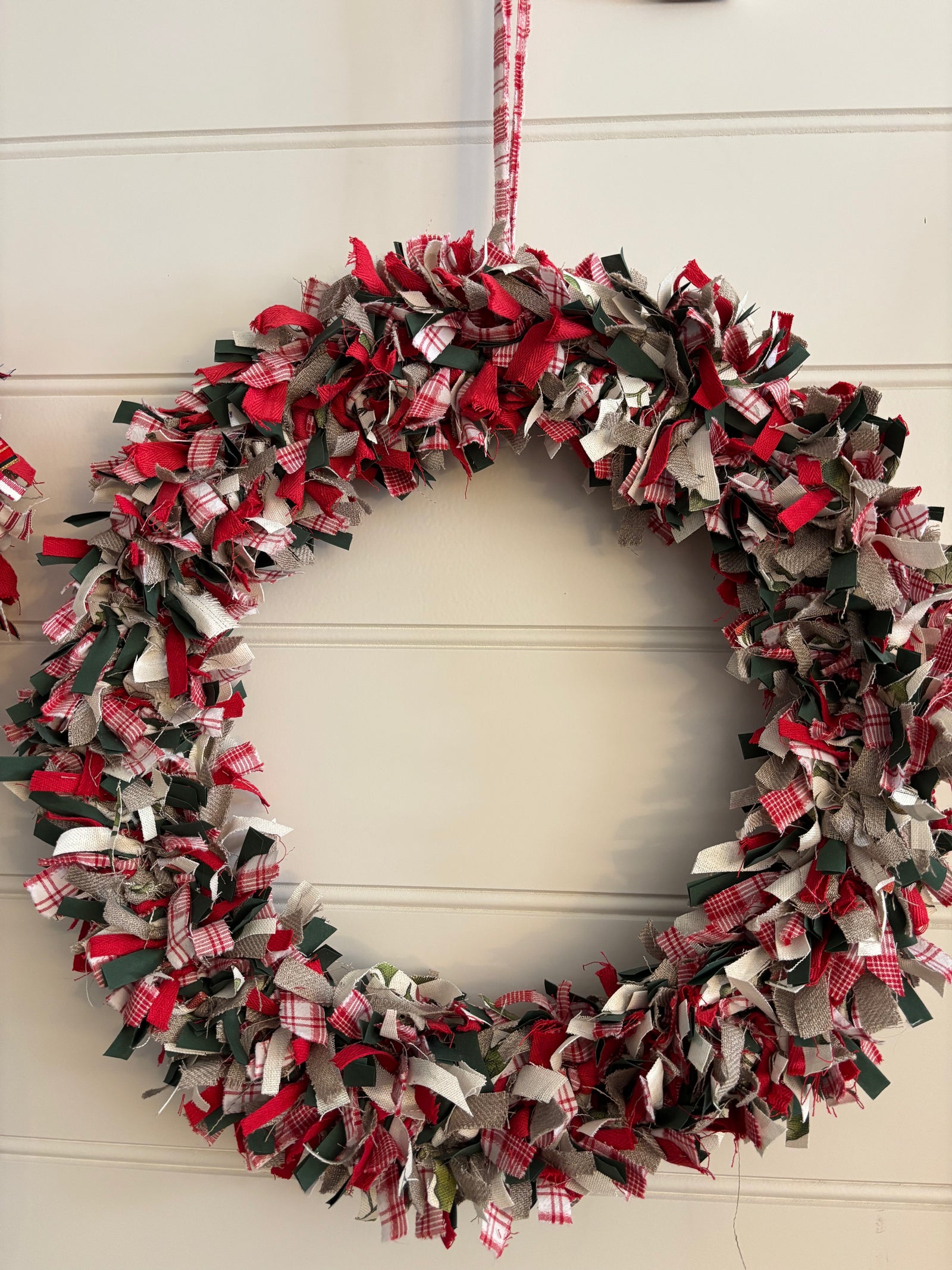 Brocante Gramon - Christmas Rag Wreath - Christmas Red & Green