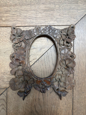Brocante Gramon - Vintage French Carved Wooden Frame