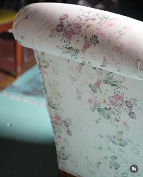 Brocante Gramon - English floral linen antique armchair