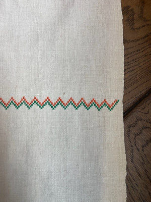 Brocante Gramon - Antique Linen Table Runner - monogrammed 'KE'