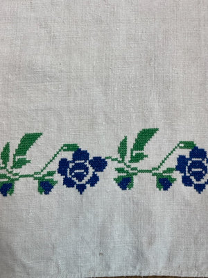 Brocante Gramon - Antique Linen Table Runner - Periwinkle Blue Embroidered Flowers
