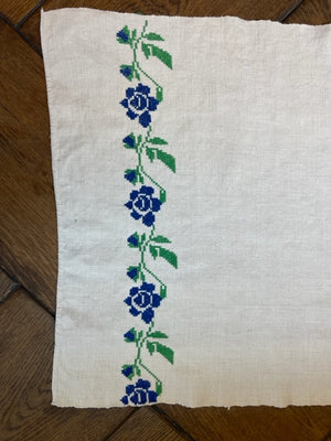Brocante Gramon - Antique Linen Table Runner - Periwinkle Blue Embroidered Flowers