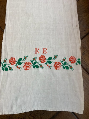 Brocante Gramon - Antique Linen Table Runner - monogrammed 'KE' & embroidered roses