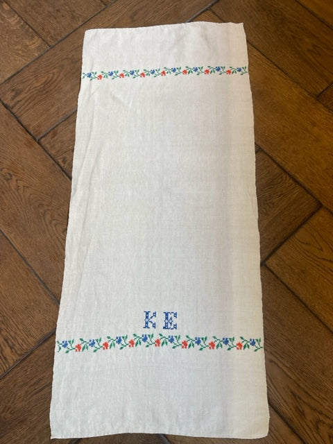 Brocante Gramon - Antique Linen Table Runner - monogrammed cross-stitched 'KE'
