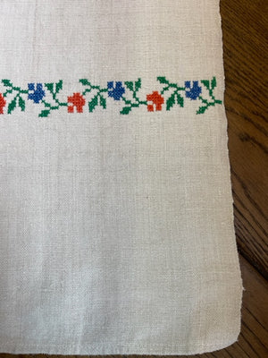 Brocante Gramon - Antique Linen Table Runner - monogrammed cross-stitched 'KE'