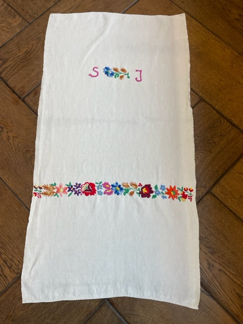 Brocante Gramon - Antique Linen Table Runner - monogrammed cross-stitched 'SJ'