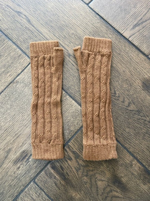 Brocante Gramon - SCA 4-ply cable knit cashmere wristwarmers