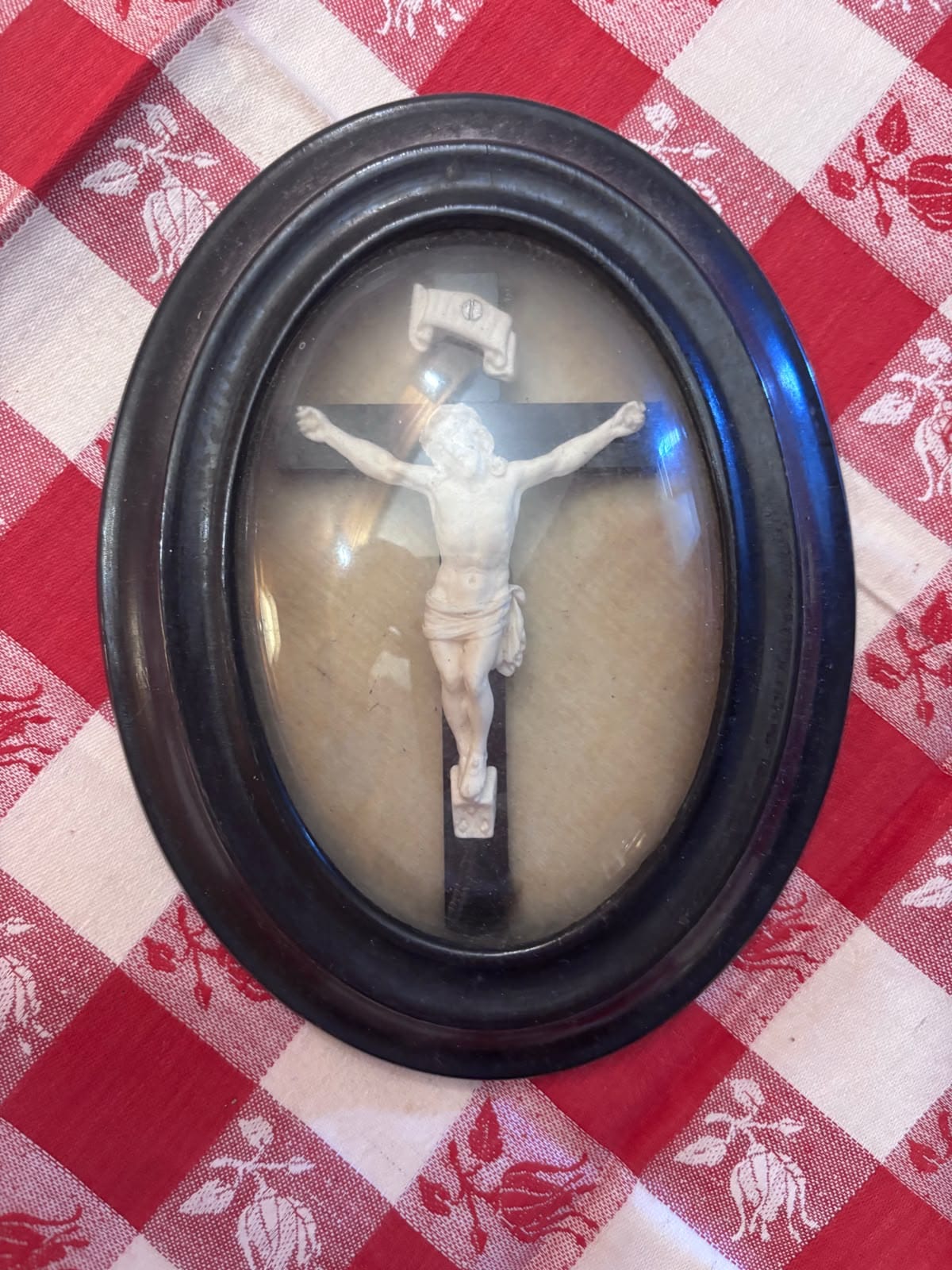Brocante Gramon - Crucifix under domed glass