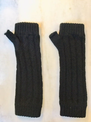 Brocante Gramon - SCA 4-ply cable knit cashmere wristwarmers