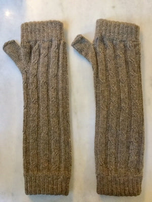 Brocante Gramon - SCA 4-ply cable knit cashmere wristwarmers
