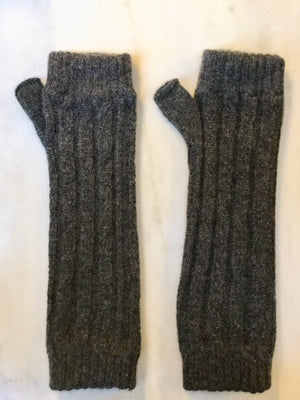 Brocante Gramon - SCA 4-ply cable knit cashmere wristwarmers