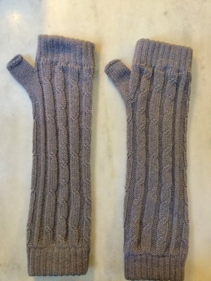 Brocante Gramon - SCA 4-ply cable knit cashmere wristwarmers