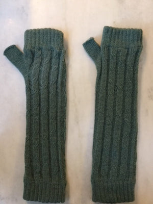 Brocante Gramon - SCA 4-ply cable knit cashmere wristwarmers