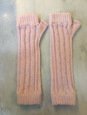 Brocante Gramon - SCA 4-ply cable knit cashmere wristwarmers