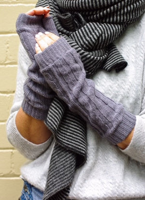 Brocante Gramon - SCA 4-ply cable knit cashmere wristwarmers