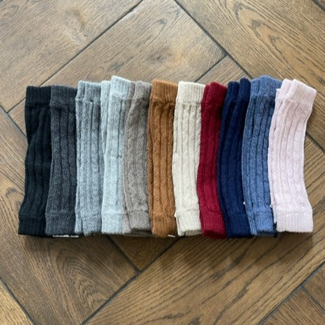 Brocante Gramon - SCA 4-ply cable knit cashmere wristwarmers