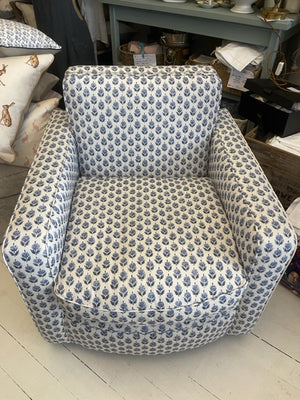 Brocante Gramon - Pretty Repeating Blue Floral Armchairs