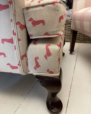 Brocante Gramon - Pink Dachshund Armchair