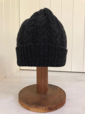 Brocante Gramon - SCA 3-ply Beanies | Charcoal Cable Knit