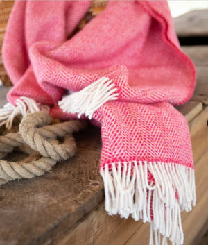 Brocante Gramon - Merino Cashmere Throw - Raspberry Herringbone