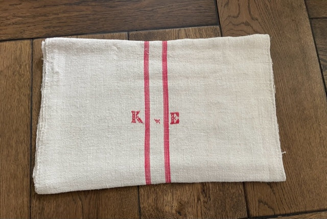 Brocante Gramon - Antique Linen Table Runner - monogrammed 'KE'