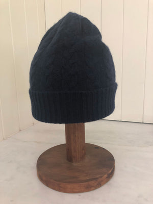 Brocante Gramon - SCA 3-ply Beanies | Navy Cable Knit