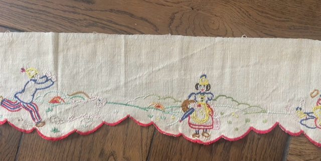 Brocante Gramon - Embroidered Antique French Shelf Decoration