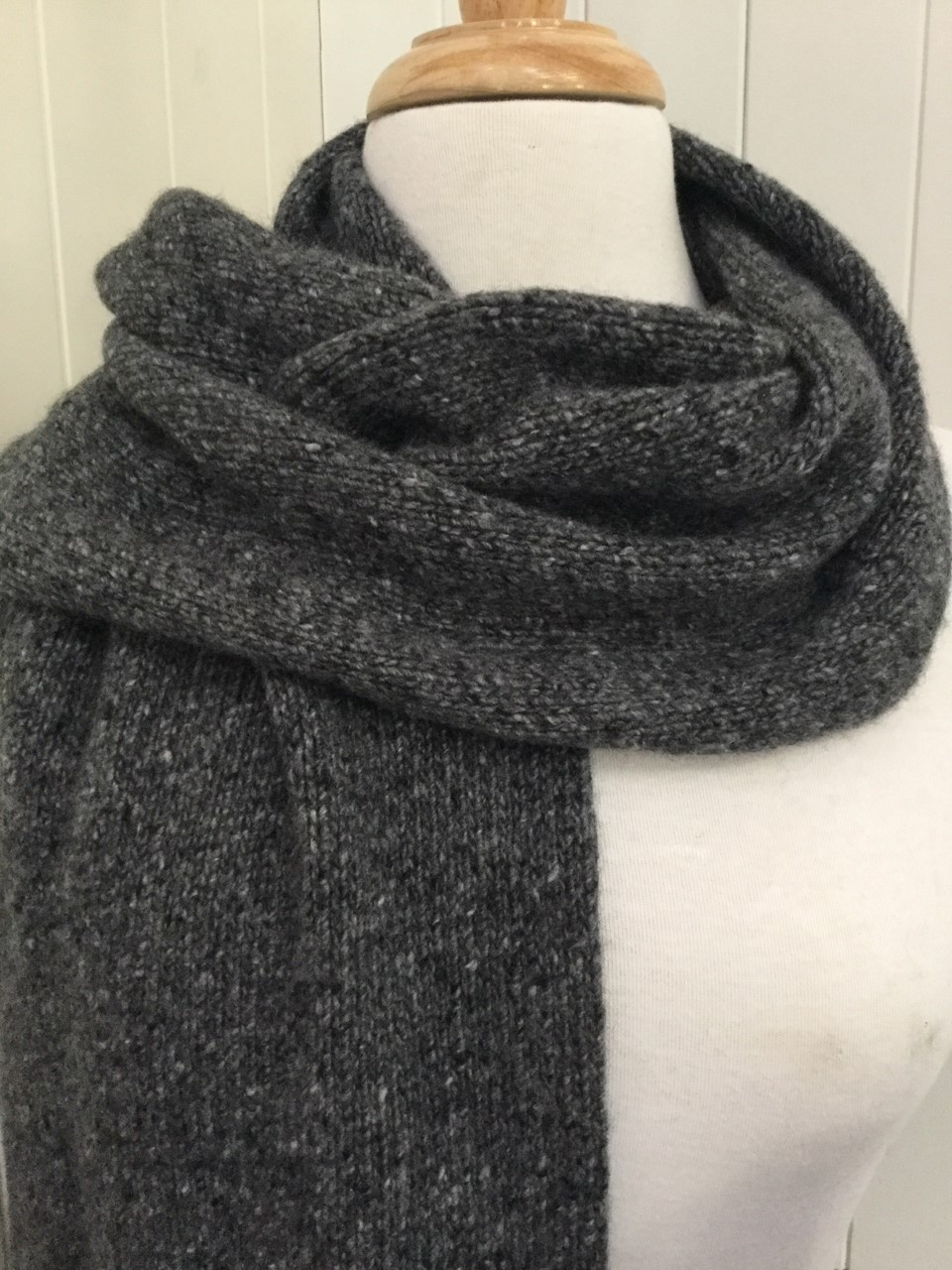 Brocante Gramon - SCA 6-ply Scarf | Donegal Anthracite