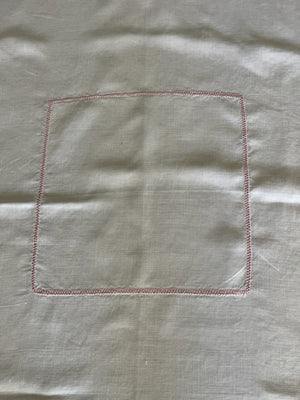 Brocante Gramon - Vintage French linen pink-embroidered tablecloth & napkin set