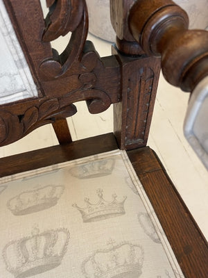 Brocante Gramon - Crown Jacobean Oak chair