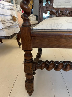 Brocante Gramon - Crown Jacobean Oak chair