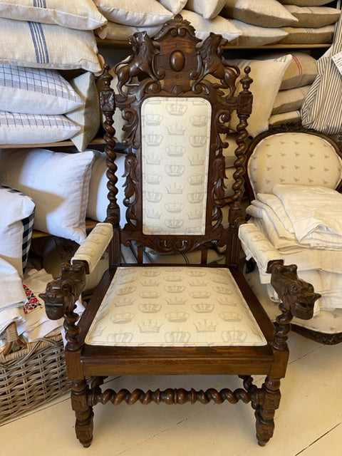 Brocante Gramon - Crown Jacobean Oak chair