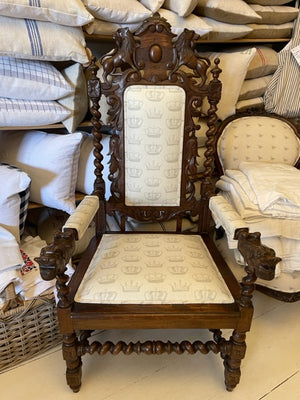 Brocante Gramon - Crown Jacobean Oak chair