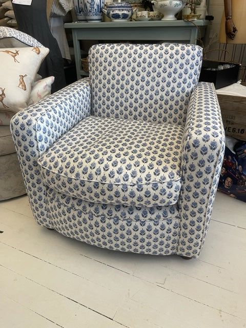 Brocante Gramon - Pretty Repeating Blue Floral Armchairs