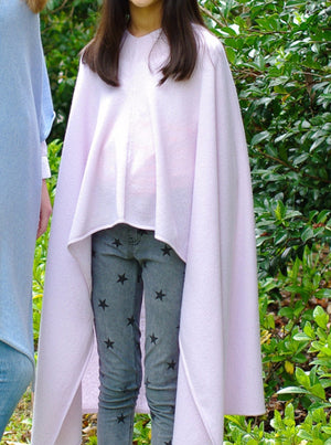 Brocante Gramon - SCA 2-Ply Poncho - Palest Pink