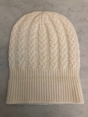 Brocante Gramon - SCA 3-ply Beanies | Winter White Cable Knit