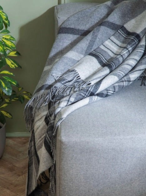 Brocante Gramon - Lambswool Double Face Check Throw | Grey