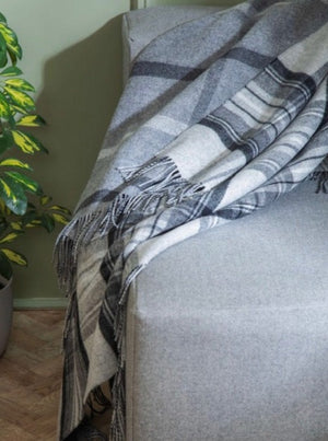 Brocante Gramon - Lambswool Double Face Check Throw | Grey