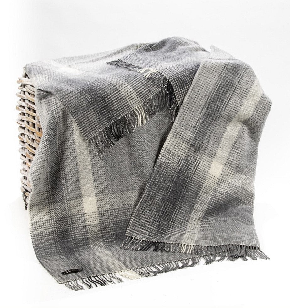 Brocante Gramon - Merino Cashmere Throw - Grey + Silver Border Check